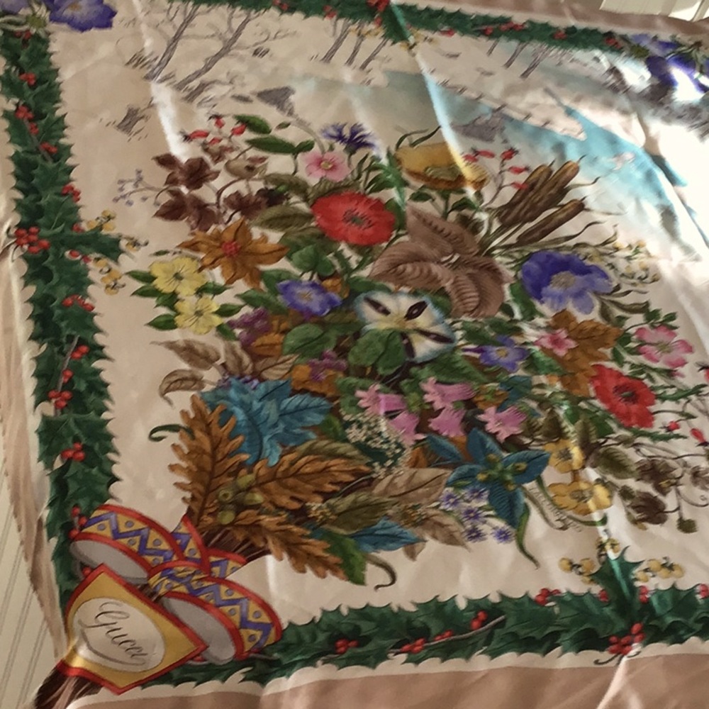 Rare, Vintage GUCCI 100% silk scarf. Winter scene, in NEW condition.Italian